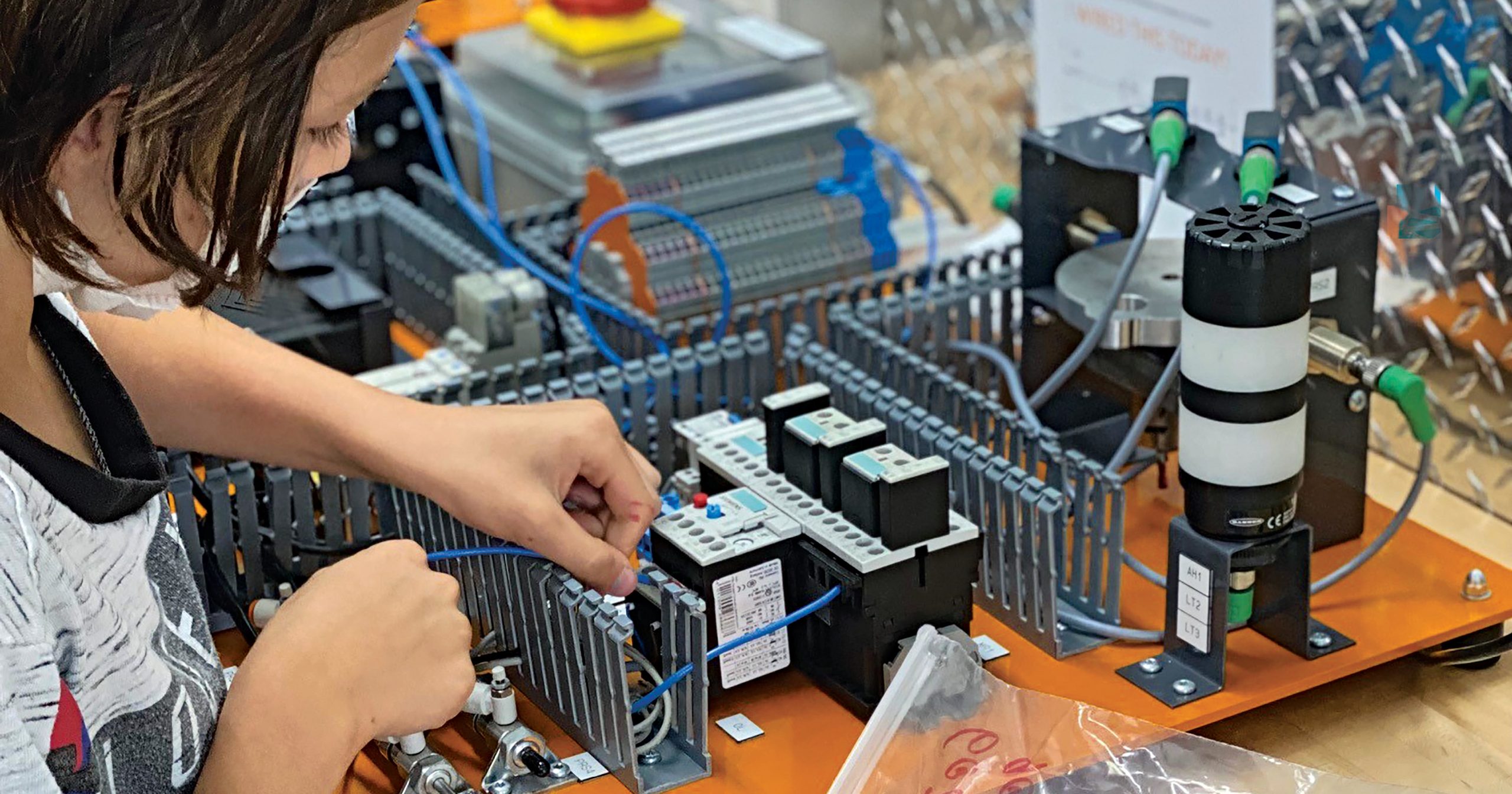 Amcor Cares partners with Northeast Wisconsin Technical College to bring its mobile learning lab to middle schools with the goal of inspiring interest in manufacturing careers.