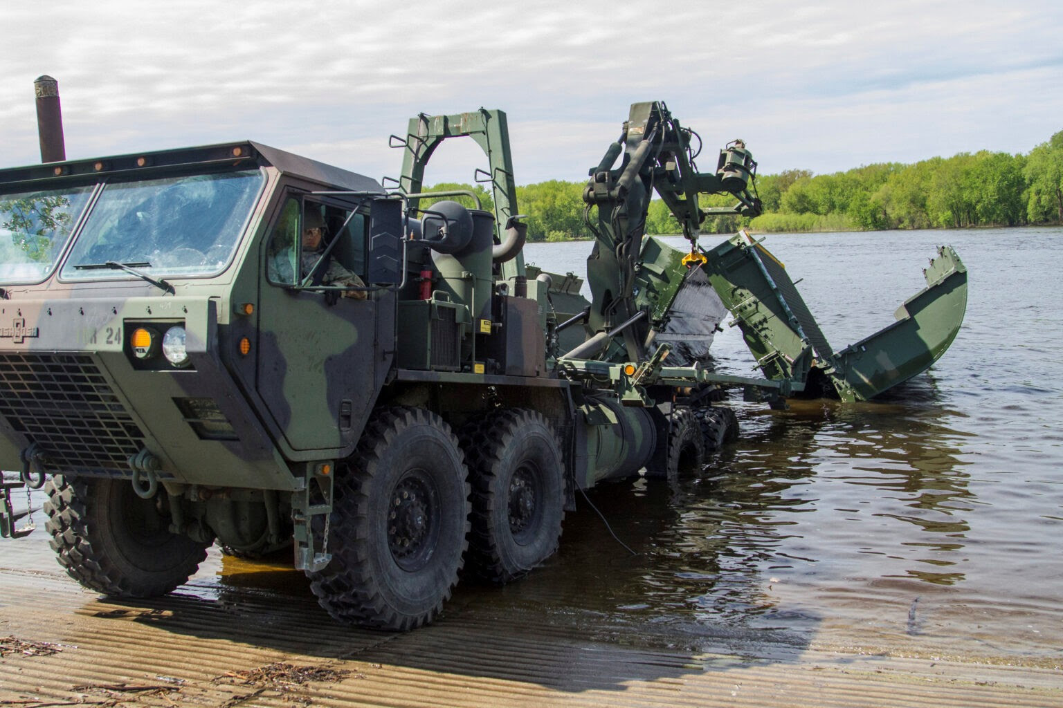 Oshkosh Defense Common Bridge Transporter