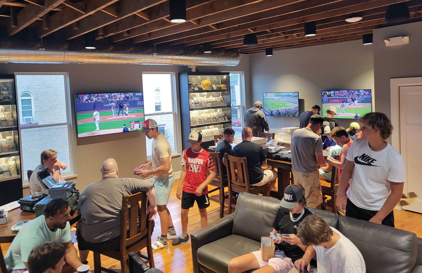 SM BIZ_Real Sports Cards event_4C.jpg