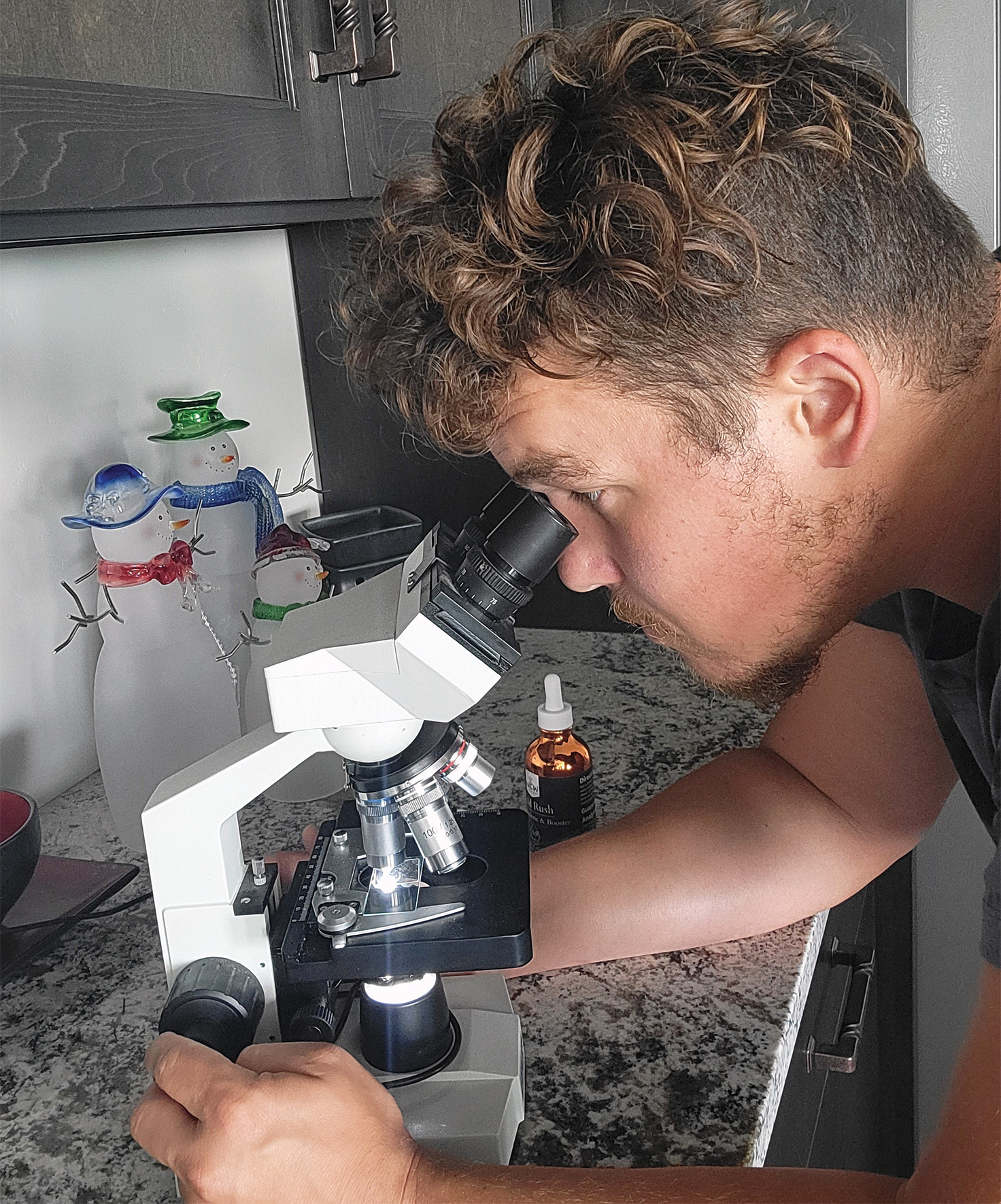 SM BIZ_New Compost Microscope Conor Friemuth 2_02.jpg
