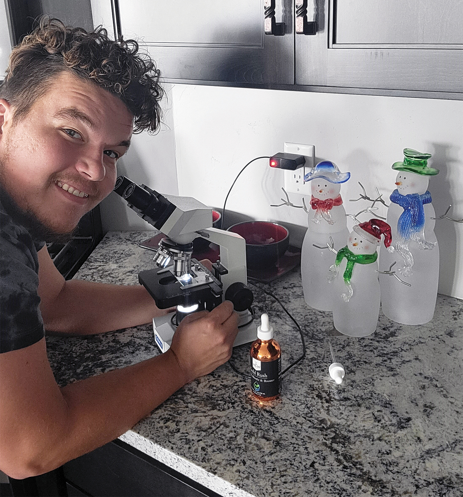 SM BIZ_New Compost Microscope Conor Friemuth 2_4C.jpg