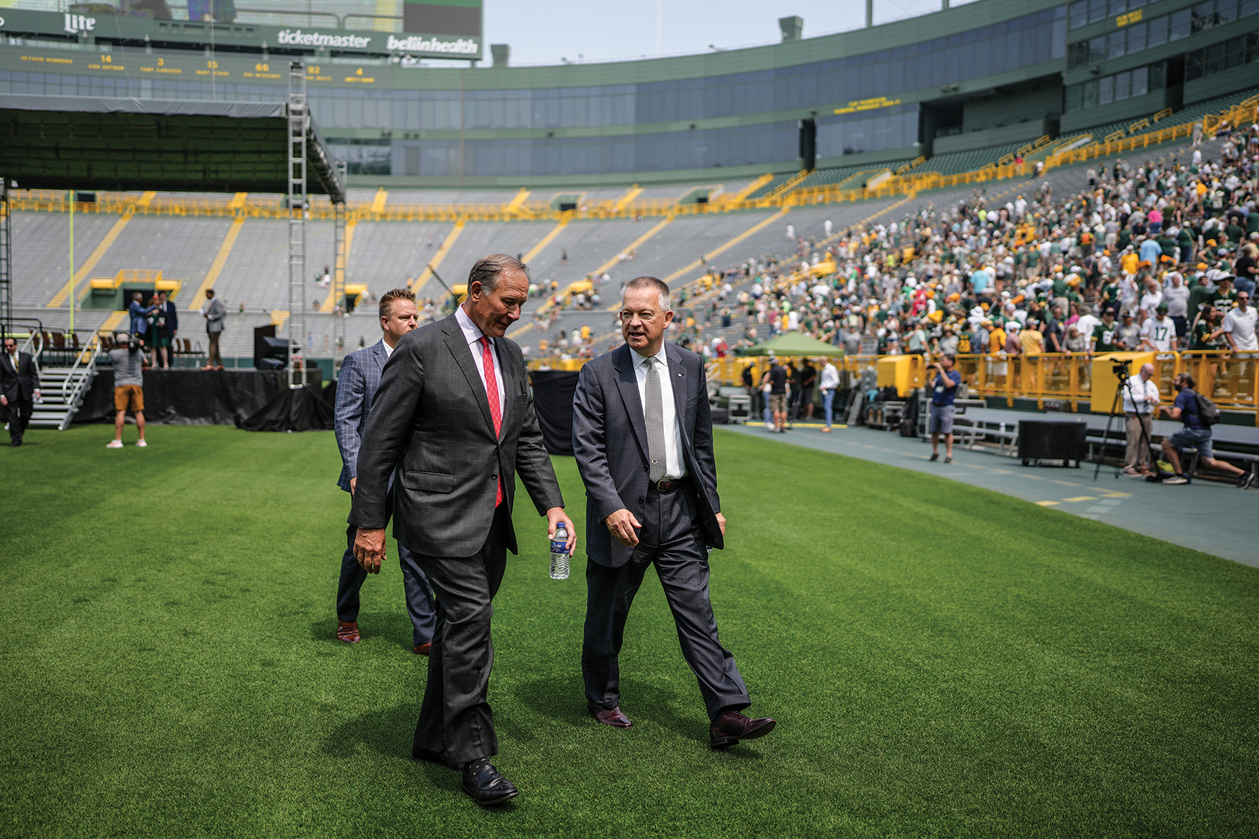 Prior to a Dec. 2012 game against the Minnesota Vikings, Baniel talks with former Packers pro scout Glenn Cook.
