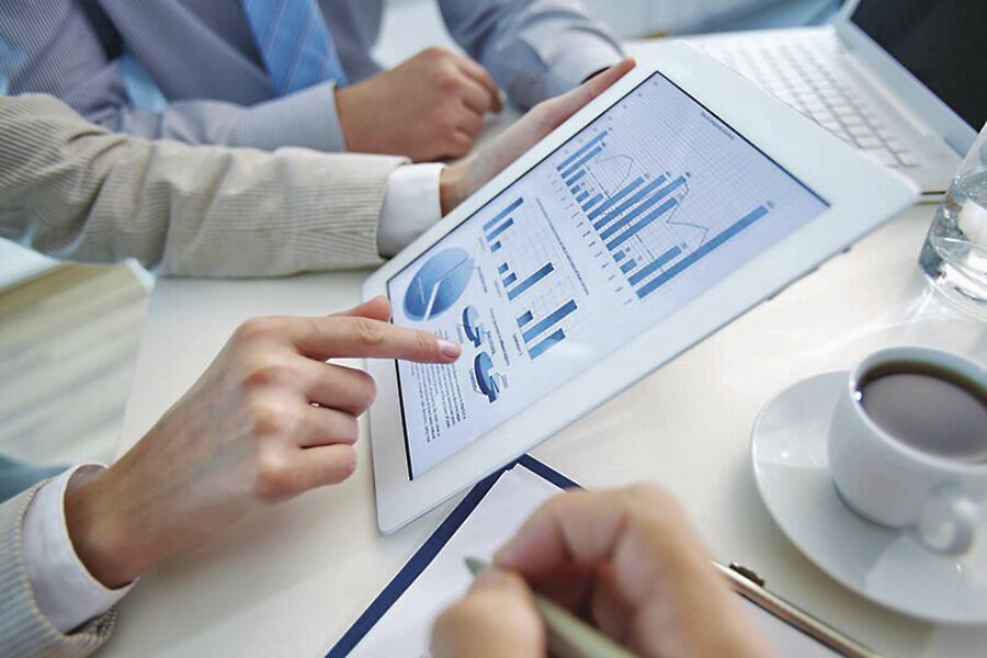 Business-People-Meeting_105421988.jpg