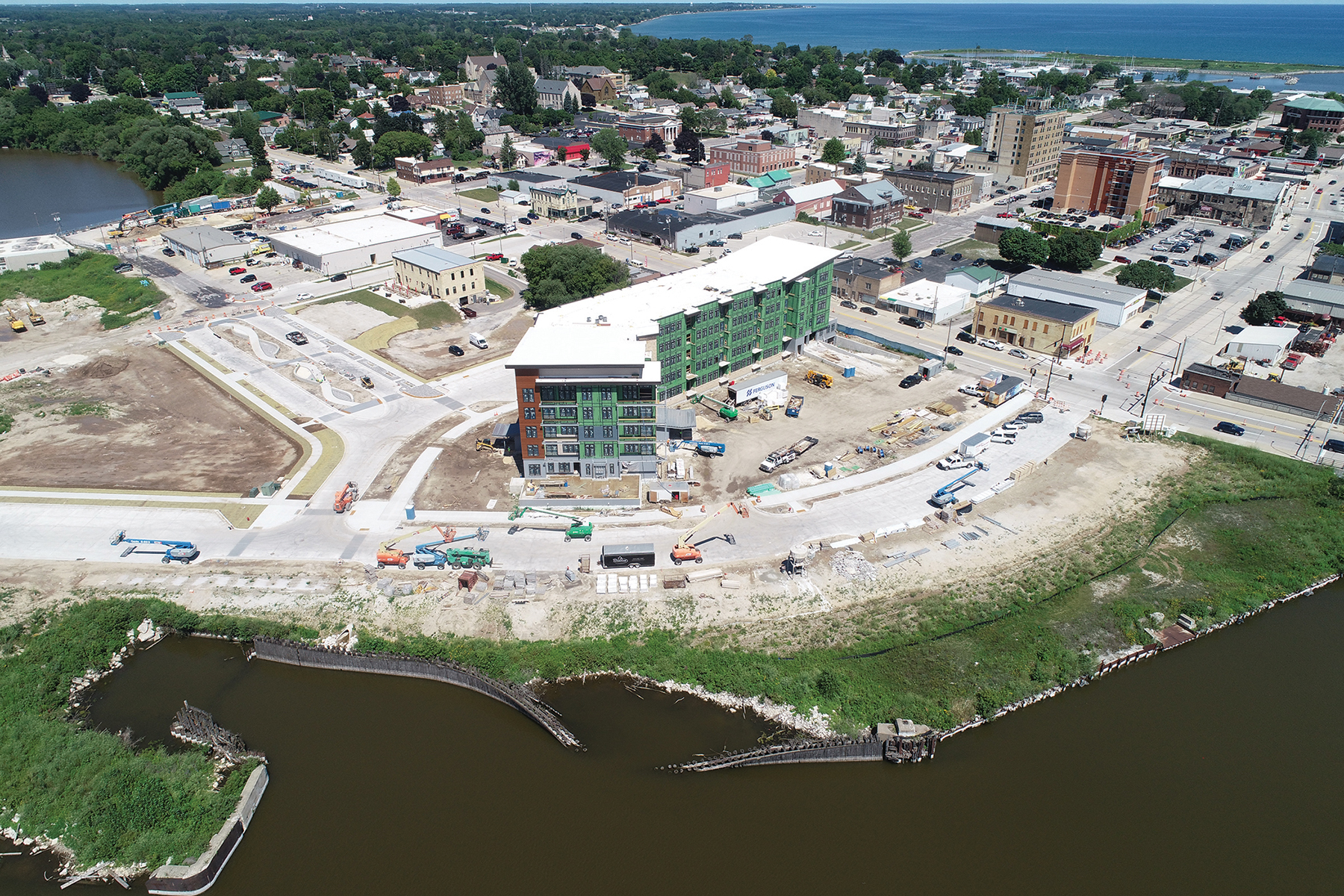 Manitowoc is adding tenants to River North, a development of 87 new market-rate apartments in the River Point District.