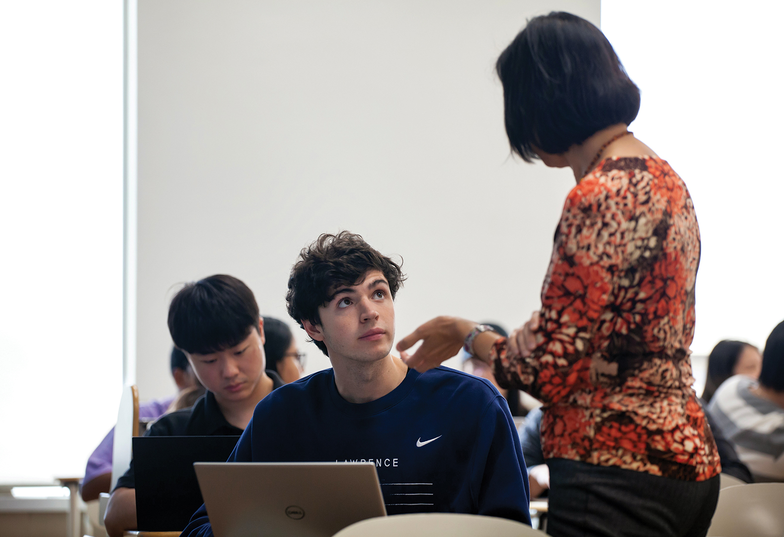 Irene Strohbeen, an entrepreneur-in-residence, works with student Nick Hesch during an Innovation and Entrepreneurship class at Lawrence University.