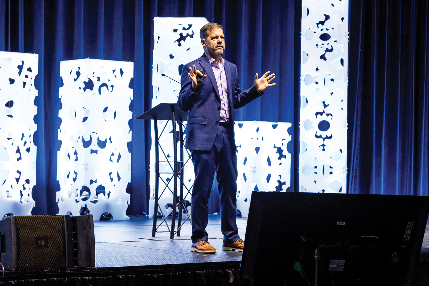 Bill Fournet of The Persimmon Group delivered the keynote address “Lead for Tomorrow: How to Thrive in the Age of Disruption” Oct. 25 at Resch Expo.