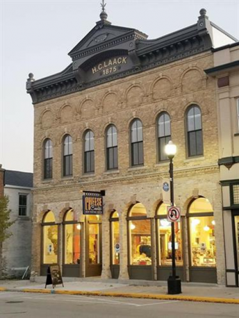 The Plymouth Cheese Counter and Dairy Heritage Center merges a Plymouth-centered dairy museum with a lunch counter and cheese shop. The business includes gift boxes and features other artisanal foods and products that complement the high-quality Wisconsin cheeses.