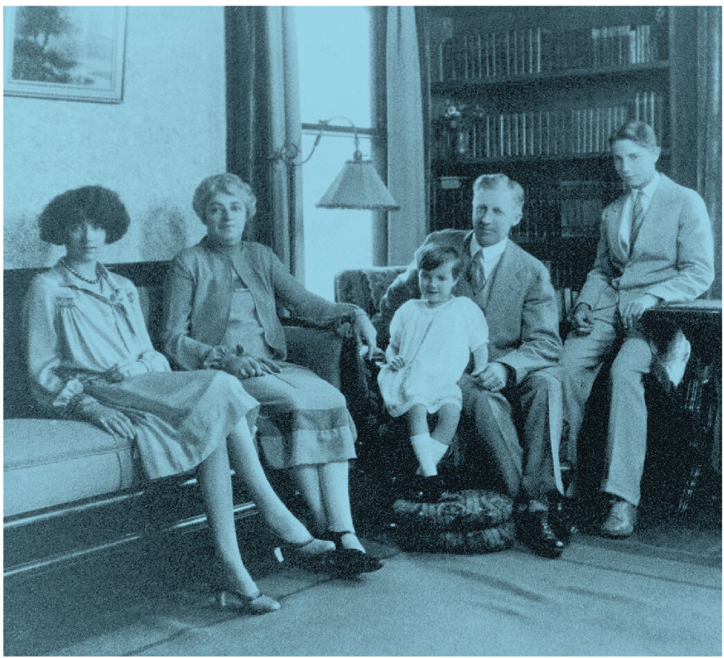 Bemis Manufacturing Company founder Al Bemis (second from right) with his family circa 1925.