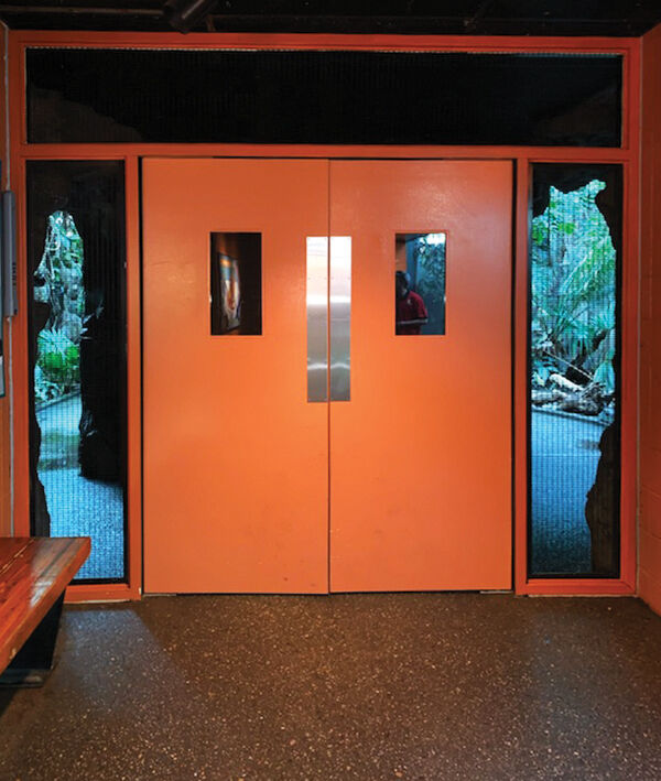Zoo aviary