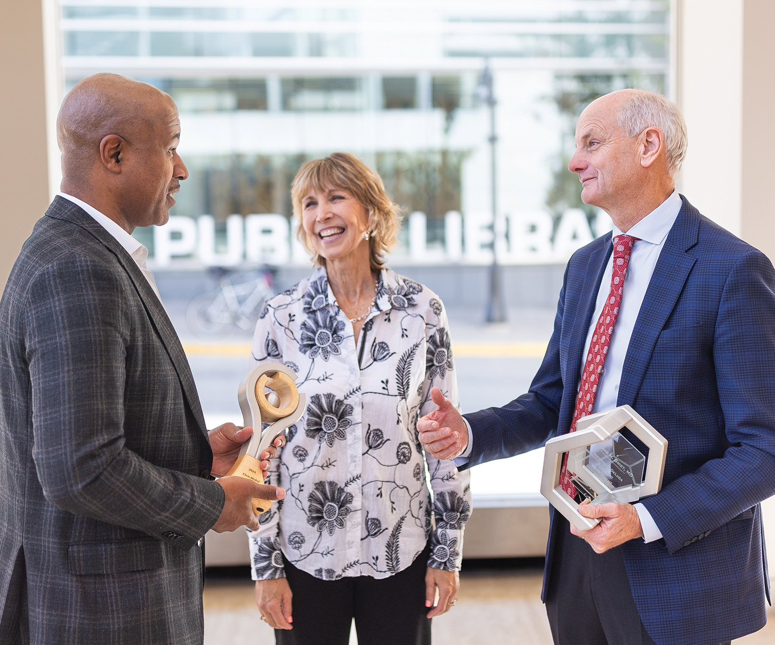 At the 2023 Wisconsin Biohealth Summit, Lisa Johnson (center) speaks with the two Wisconsin Biohealth Awardees: Hector F. DeLuca Scientific Achievement Award recipient Thomas Grist (right) from UW School of Medicine and Public Health and Wisconsin Biohealth Business Achievement Award recipient Chris Miskel (left) from Versiti.