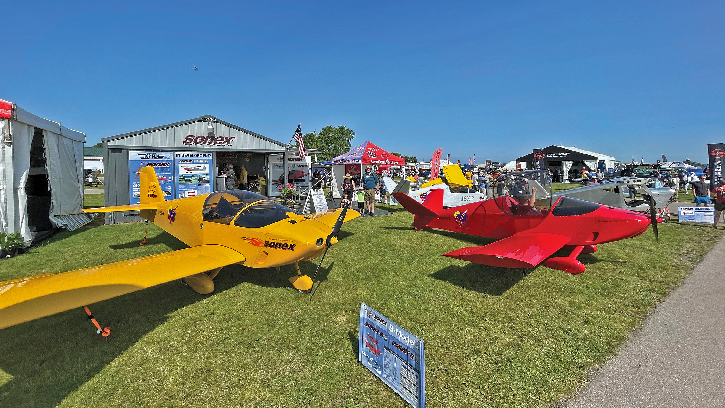 Sonex’s EAA AirVenture display included a semi‑permanent hangar