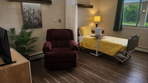 Meadowbrook Oconto Falls room.